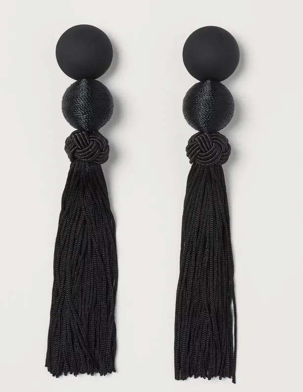 Lange oorbellen in zwart van H&M