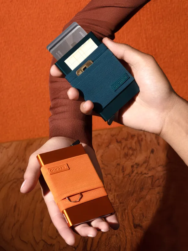 De Wallets zijn verkrijgbaar via Secrid.com en geselecteerde retailers, zoals de Bijenkorf.