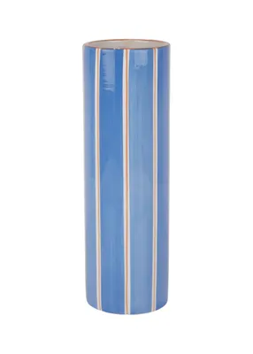 Deze vaas van €17,99 brengt een kalme, elegante kleur in huis. Subtiel en toch een echte blikvanger.