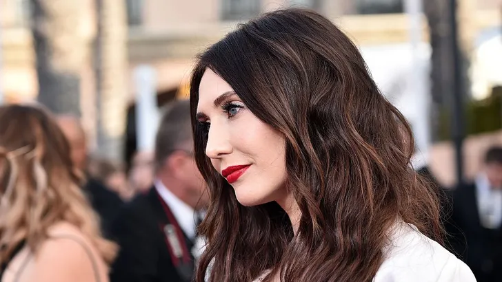 Carice van Houten op podium Emmy Awards