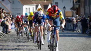 Sfeerbeeld van Dwars door Vlaanderen op de Nokereberg.
