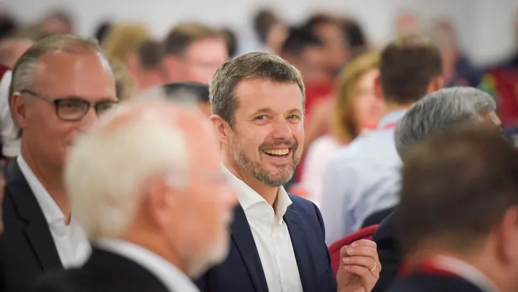 Kroonprins Frederik scoort eigen expositie