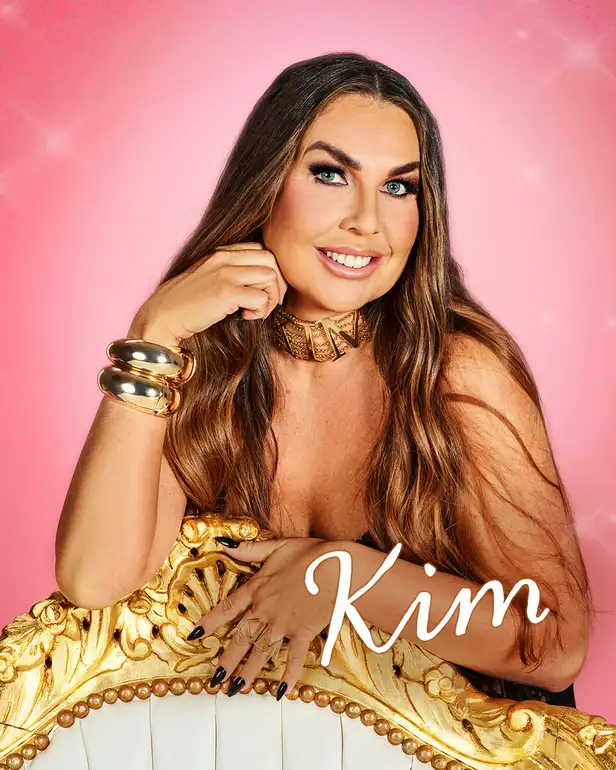 De sprankelende Kim (41) zorgt met haar Haagse accent en smetvrees voor de nodige humor.