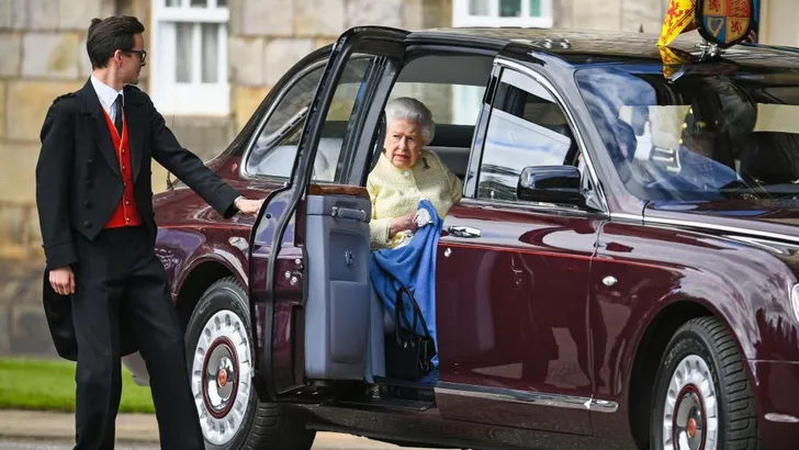 Te koop: auto Queen mét schapje voor de royal handtas