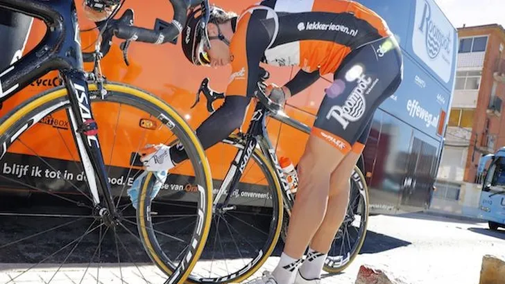Roompot-Nederlandse Loterij aan start Omloop Het Nieuwsblad