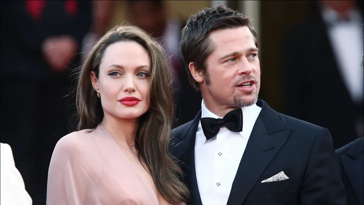 'Angelina Jolie smeekt Brad Pitt om hereniging'