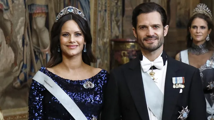 Prinses Sofia bevallen van dochtertje – Foto van prins Carl Philip en prinses Sofia bij het galadiner voor Nobelprijswinnaars, december 2024.