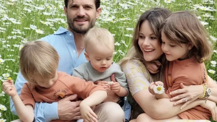Zonnige zomerwensen van prins Carl Philip en prinses Sofia!