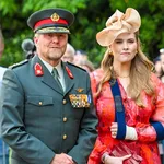 Willem-Alexander en Amalia op de Prins Bernhardkazerne
