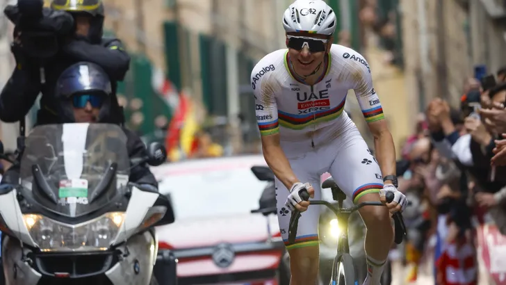 De superlatieven voor Tadej Pogacar zijn volgens Thijs Zonneveld op, maar tegelijkertijd keek hij al zuchtend naar de dominantie van de Sloveense veelvraat.