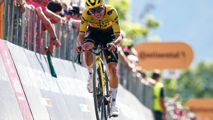 Bij Team Visma | Lease a Bike verandert alles wat ze aanraken in goud. Morgen hopen ze het goud verder te laten blinken, want naast het roze veilig naar Rome brengen is er ineens een nieuwe doel ontstaan voor Davide Piganzoli.