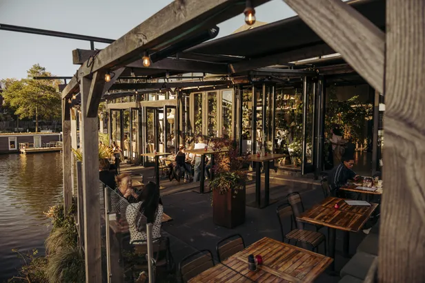  Café-restaurant TÊTE | Fotografie: StudioBrug 