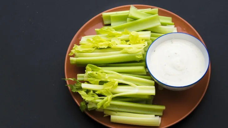 5 redenen om selderij vaker als gezonde snack te eten