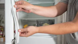 Vreet jouw koelkast stroom zonder dat je het doorhebt? Doe de test met een briefje van 5 euro en je weet het direct