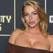 Shirley Cramer op de rode loper bij de Dutch Reality Awards