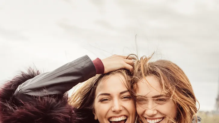 Het hebben van tenminste één zus maakt gelukkiger