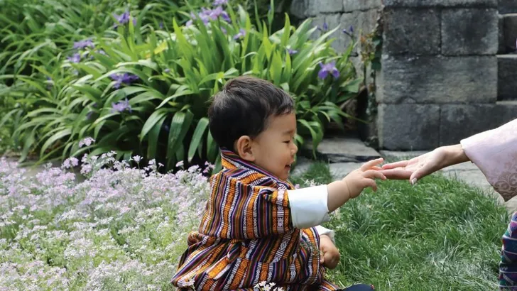 Lief: prinsje Bhutan viert de zomer 