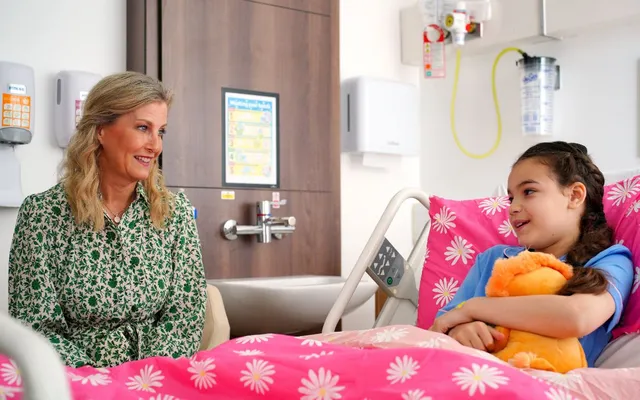 Sophie op bezoek bij het Princess Margaret Hospital in Windsor