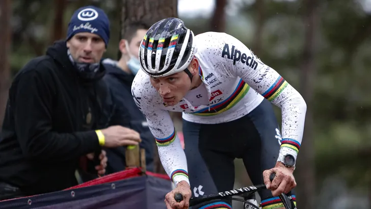 Goed nieuws! Mathieu van der Poel zit weer op de fiets!