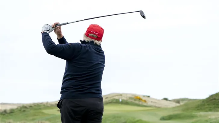 Trump bij een vorig bezoek aan de baan in Schotland