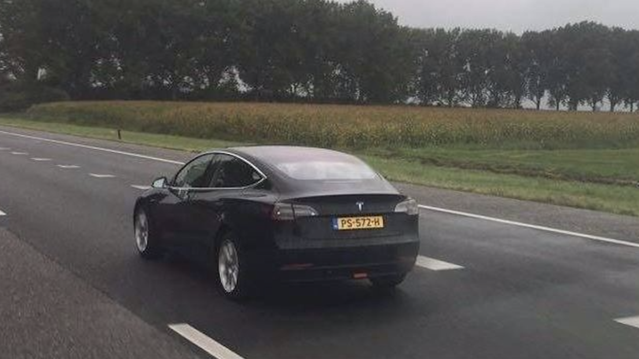 litteken Konijn Zilver De eerste Europese Tesla Model 3 rijdt in Nederland | Autobahn