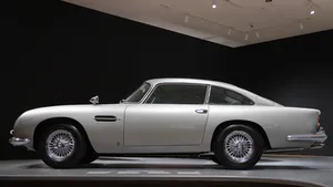 Brit laat jarenlang een wrak op zijn oprit wegrotten, maar ontdekt na 40 jaar dat het een van de zeldzaamste auto's op aarde is