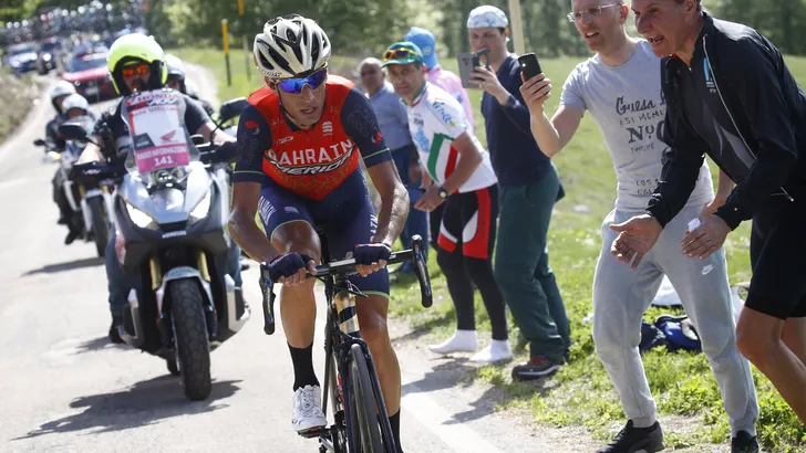 GIRO D'ITALIA: DUMOULIN VERLIEST VEEL TIJD DOOR MAAGPROBLEMEN; RITZEGE VOOR NIBALI