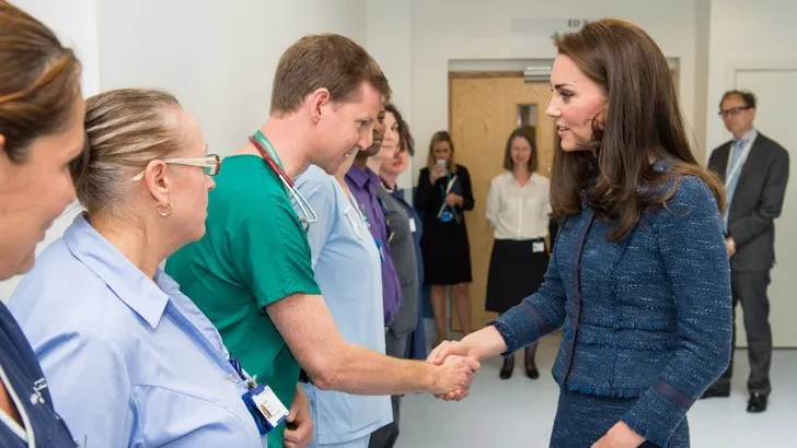 Kate Middleton bezoekt slachtoffers Londen