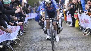 Mathieu van der Poel is een van de grote wielersterren. Fysiek, maar deze ploegmaat snijdt nog een reden van zijn succes aan: de rust die de Nederlander uitstraalt.