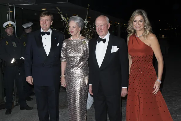 Foto van koning Willem-Alexander en koningin Máxima met prinses Benedikte en prins Richard bij hun staatsbezoek aan Denemarken in 2015.