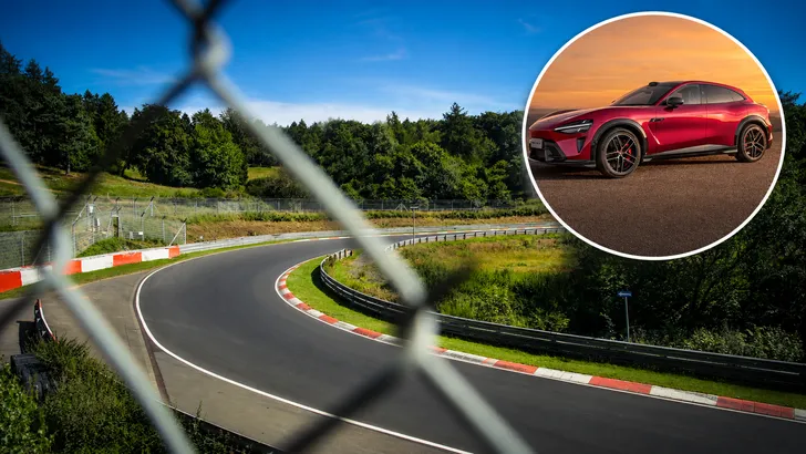 Dit onverwachte automerk bedwong als eerste zónder coureur de Nürburgring (en dit was de rondetijd)