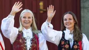 Foto van prinses Mette-Marit en prinses Ingrid Alexandra, 2025.