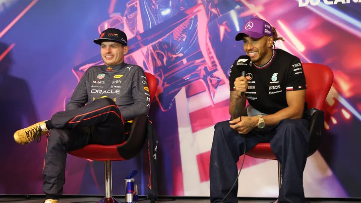 Verstappen blij met contractverlenging Hamilton: 'Zeker goed voor de sport' 