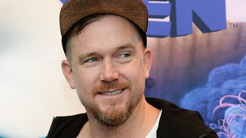 Lief Johnny De Mol Voor Het Eerst Met Vriendin En Stiefkind Op Rode Loper Beau Monde