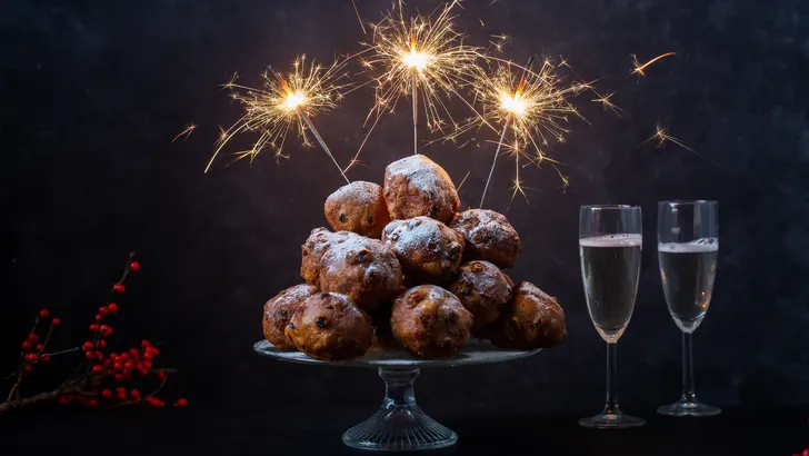 Zelfgemaakte oliebollen en appelflappen