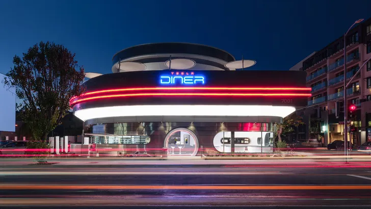 Elon Musk's Tesla Diner is veranderd in een peperdure spookstad