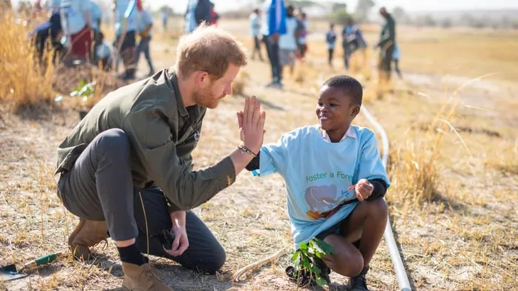 Prins Harry in de voetsporen van Diana 