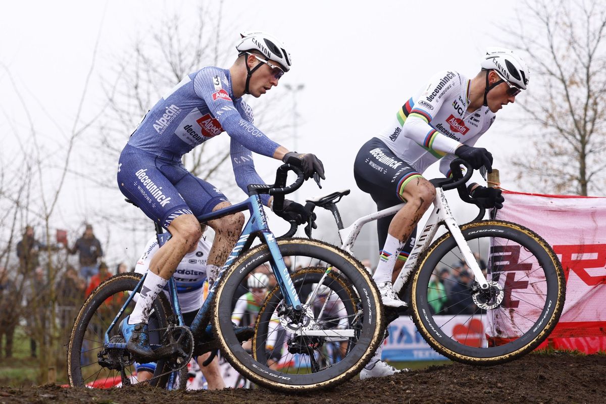 Niels Vandeputte hoorde cross letterlijk veranderen bij rentree Van der Poel: 'Zijn aanwezigheid ook