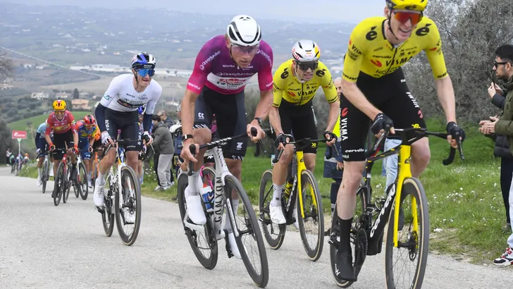 Mathieu van der Poel is de absolute topfavoriet voor Milaan-Sanremo. Althans, die mening is Oliver Naesen toegedaan. De Belg ziet geen kans om Van der Poel te lossen op de Cipressa.