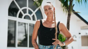 Wist jij dit al? Eline uit B&B Vol Liefde blijkt het zusje te zijn van een héél bekende Nederlandse modeontwerpster. Lees hier alles over hun hechte band!