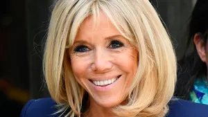 Brigitte Macron (65) 'looks stunning' in deze drie looks