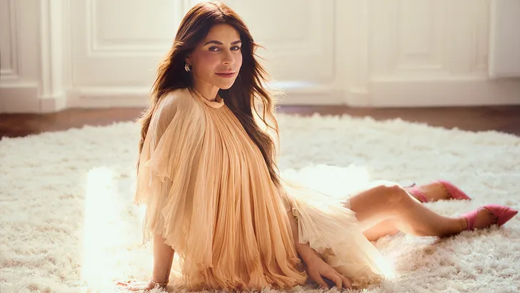 Olcay Gulsen schittert op de cover van Marie Claire: 'Mode is voor mij een enorme escape'