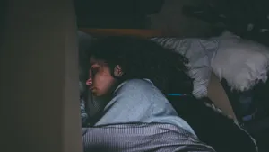 Hoe diepe slaap je geheugen beschermt tegen Alzheimer (en 4 wetenschappelijk tips om het te verbeteren)