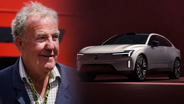 Britse autopresentator Jeremy Clarkson naast een volledig elektrische Volvo ES90
