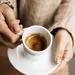 Koffie drinken - beeld via iStock