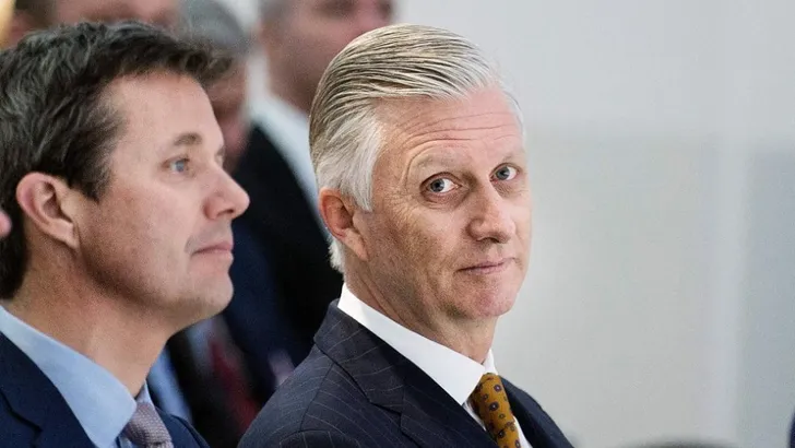 Kroonprins Frederik laat koning Filip zweten