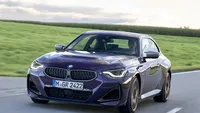 Italiaanse BMW-rijder ramt dwars door blokkeerhippies (video)