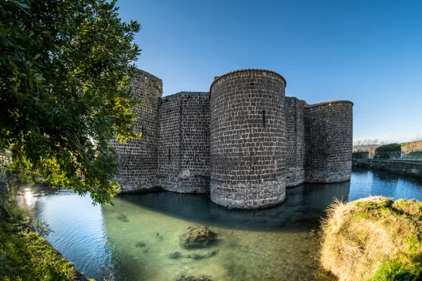 Waar de tijd stilvalt: Vulci’s ruïnes lijken nog steeds te fluisteren wat hier duizenden jaren geleden gebeurde.