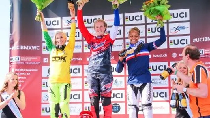 Laura Smulders wint voor thuispubliek