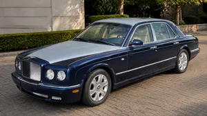 Bentley vraagt bijna €35.000 om auto van €260.000 te repareren, maar eigenaar lost het op met babyolie